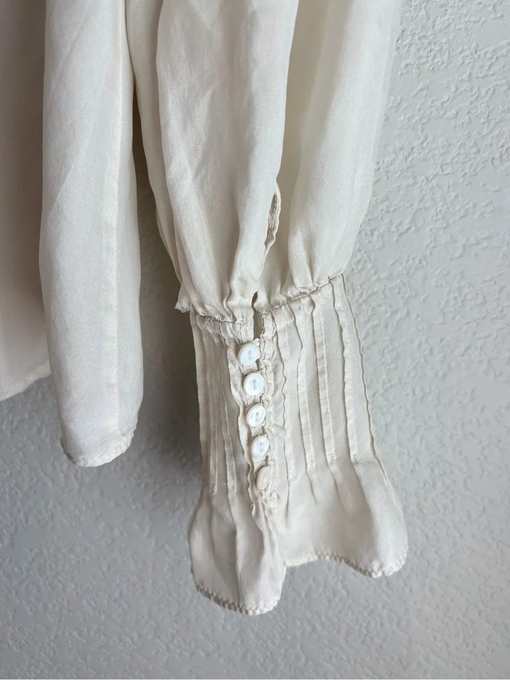Zara Romantic Cream Silk Ruffle Blouse w/ Smocked Puff Sleeves Size Medium